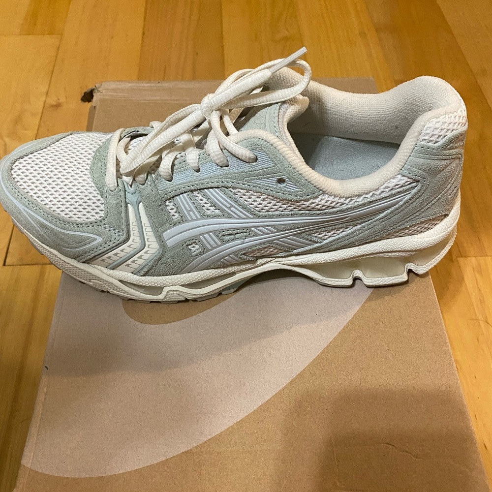 ASICS Kayano 14 - Picture 7 of 9